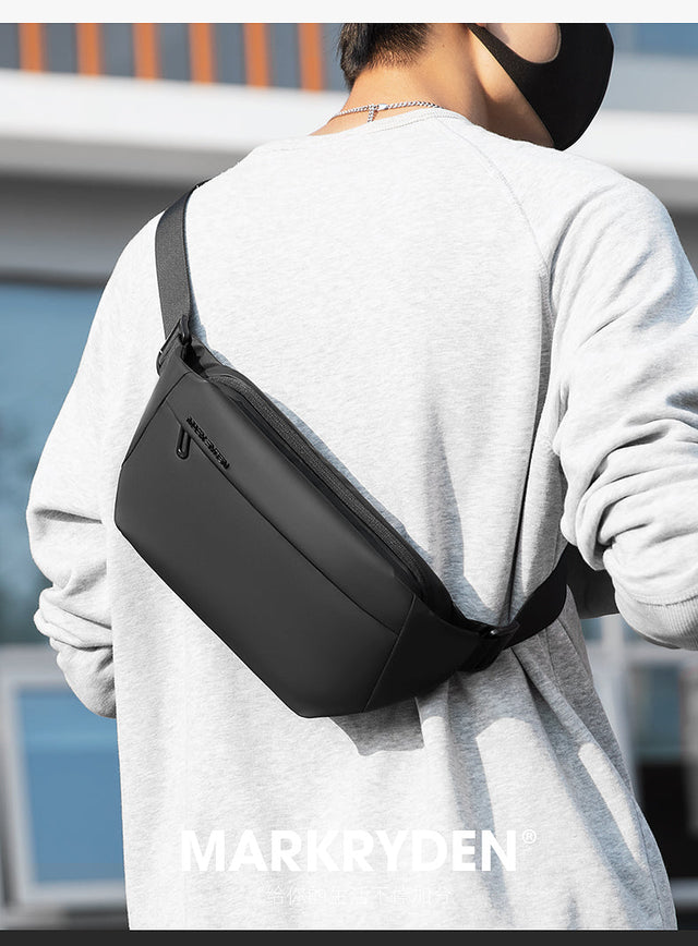Mochila Bandolera Cruzada Mark Ryden. Estilo casual y espacio para iPad de 7.9″. Modelo MR 7999