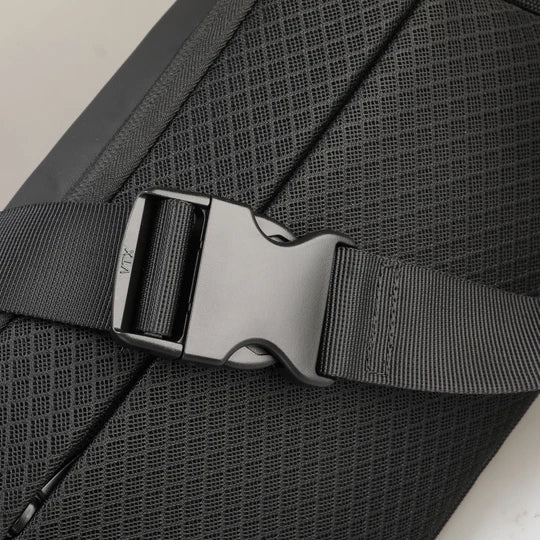 Cangurera cruzada Mark Ryden. Estilo casual y espacio para iPad de 7.9″ y accesorios. Modelo 8112