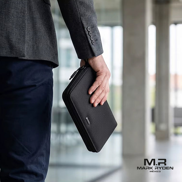 Cartera Larga Mark Ryden con Cierre y Correa de Mano MR 83