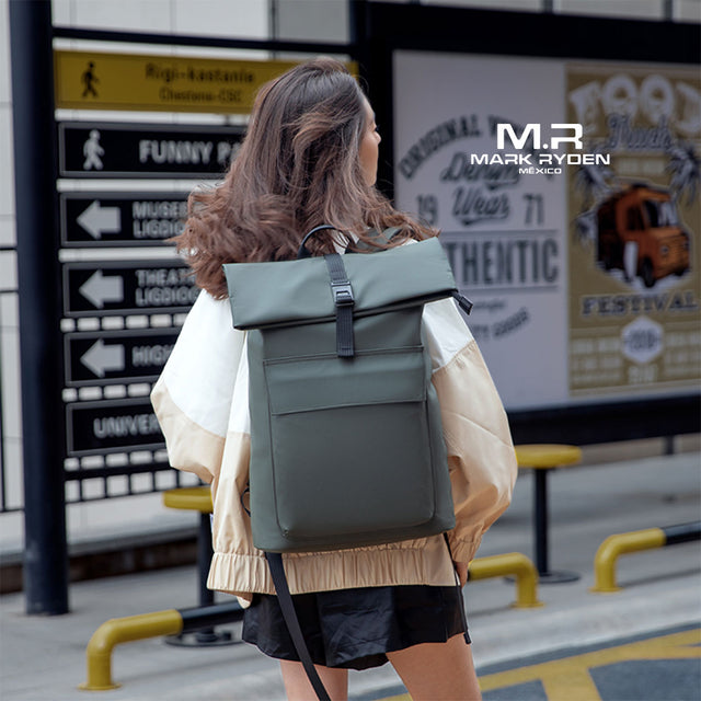 Mochila ligera y casual Mark Ryden MR 9366