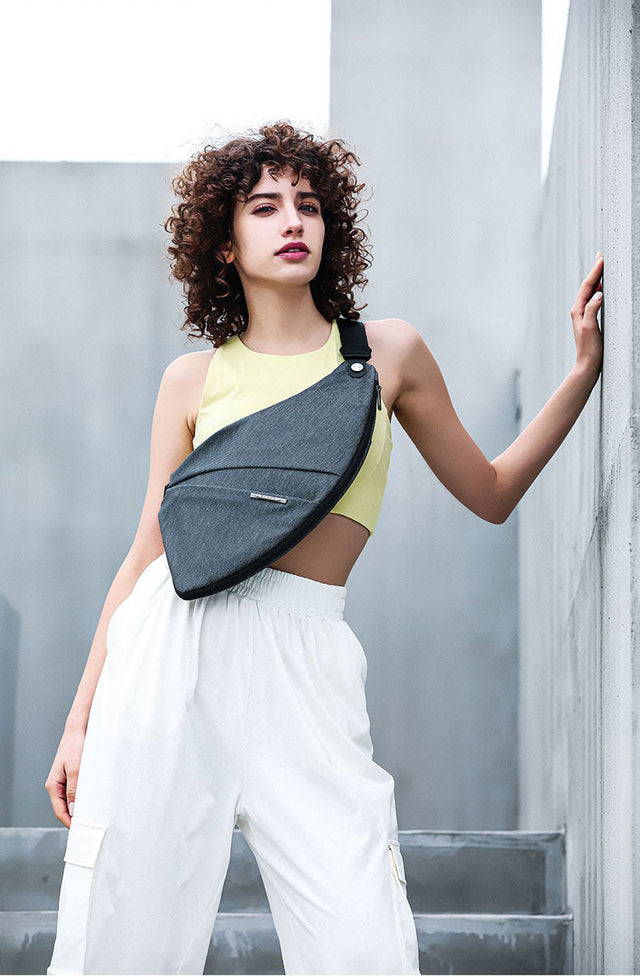 Mochila cruzada Bange.Material repelente al agua. Modelo BG-7378