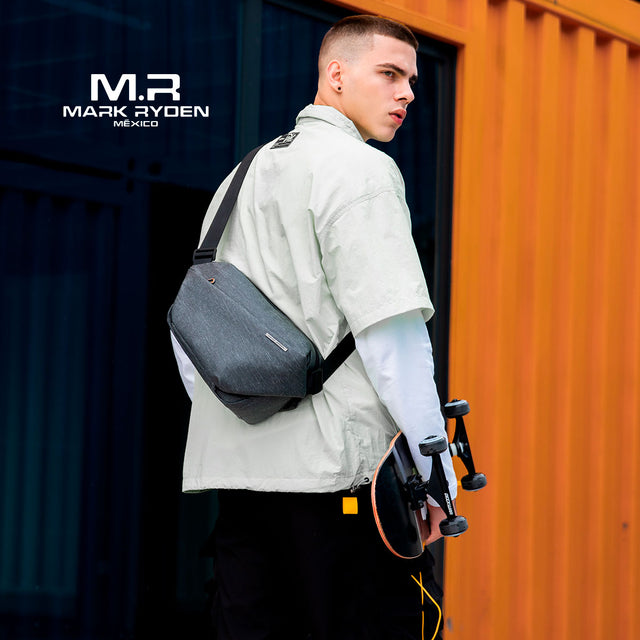 Amplia Mochila Cruzada Mark Ryden Modelo 8368