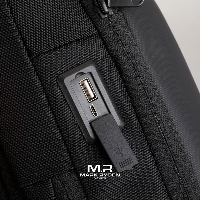 Mochila Negra Cruzada Mark Ryden para tableta de 9.7 " Modelo 7219