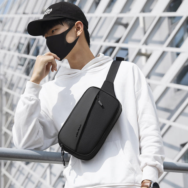 Cangurera cruzada Mark Ryden. Estilo casual y espacio para iPad de 7.9″ y accesorios. Modelo 8112