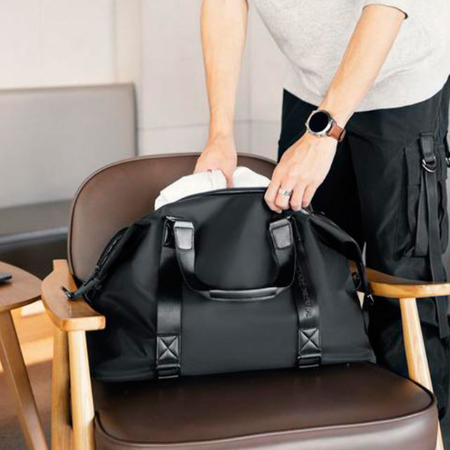 Maleta de Viaje Mark Ryden. Ideal para un viaje de negocios o fin de semana. Transporta hasta 20 kilos. Material repelente al agua. Modelo 8066