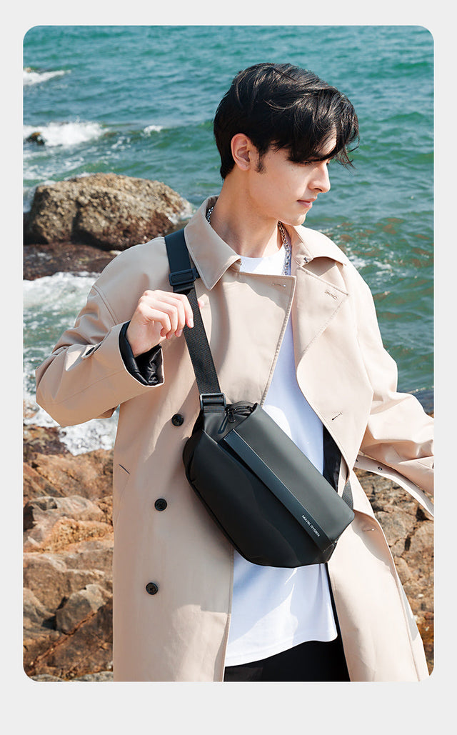 Bolso Bandolero Mark Ryden. Cruzada al hombro. Material Oxford repelente al agua Tablet 11″ Modelo 8408