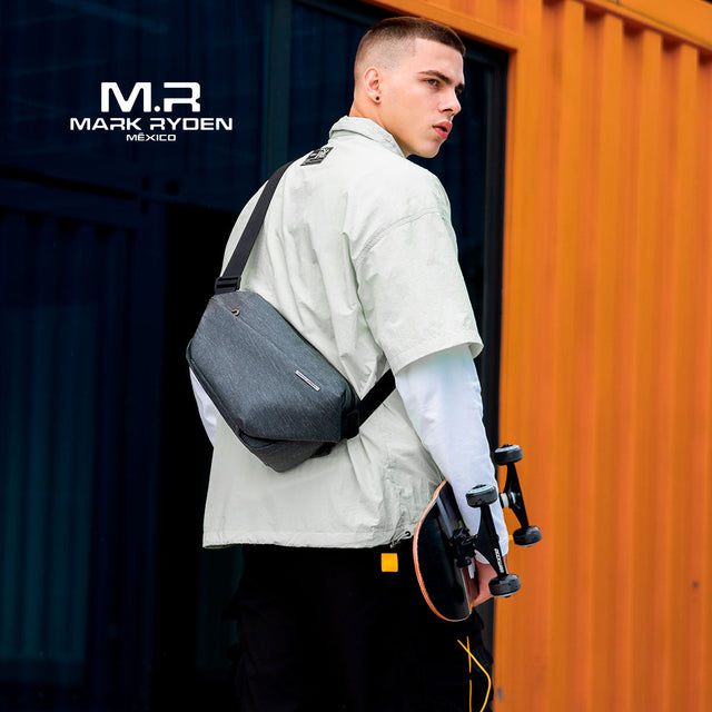 Amplia Mochila Cruzada Mark Ryden Modelo 8368
