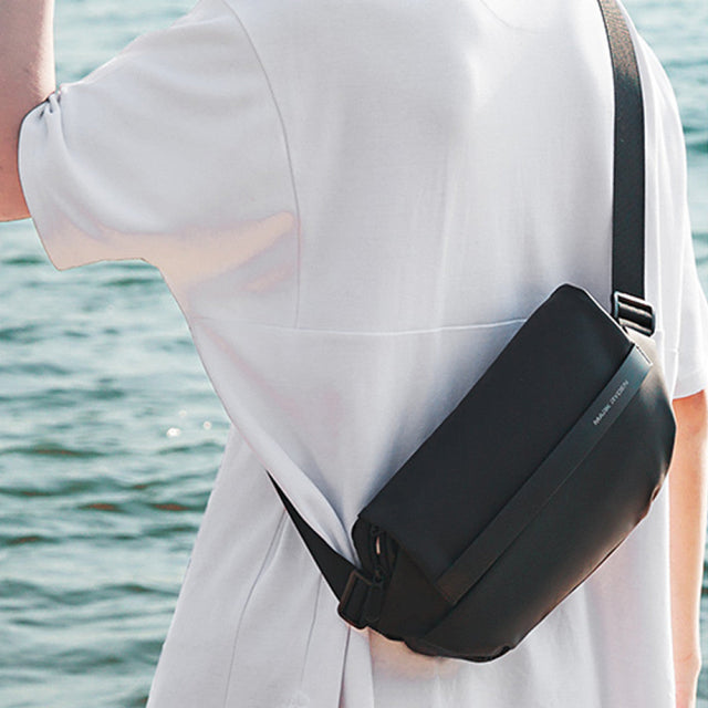 Bolso Bandolero Mark Ryden. Cruzada al hombro. Material Oxford repelente al agua Tablet 11″ Modelo 8408