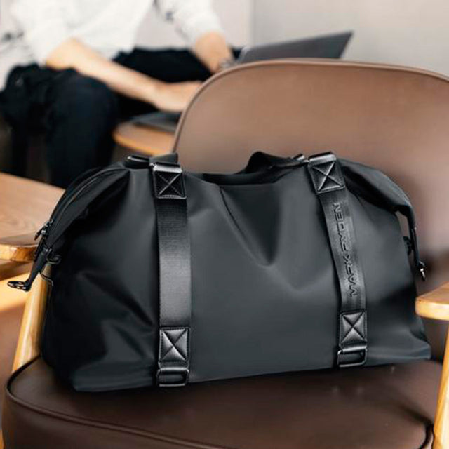 Maleta de Viaje Mark Ryden. Ideal para un viaje de negocios o fin de semana. Transporta hasta 20 kilos. Material repelente al agua. Modelo 8066